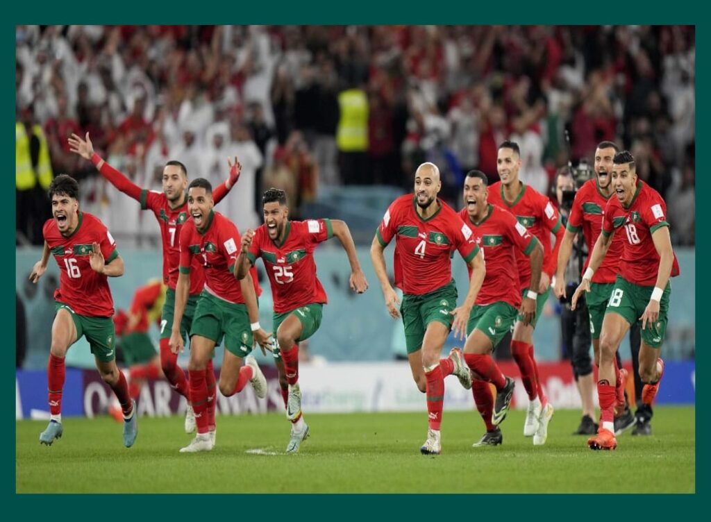 فرحة المنتخب الوطني المغربي خلال الفوز على إسبانيا في نهائيات كأس العالم قطر 2022